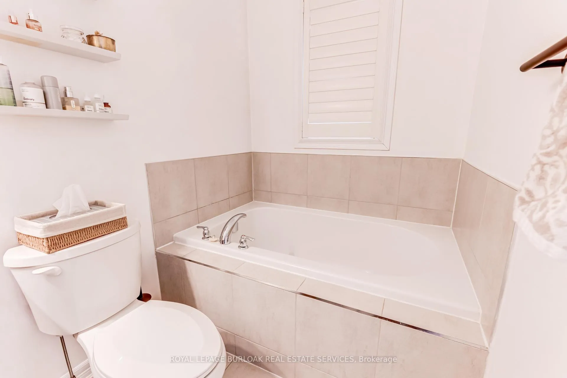 Photo 32 of 137 McMonies Drive, Hamilton, Waterdown — HOMEH