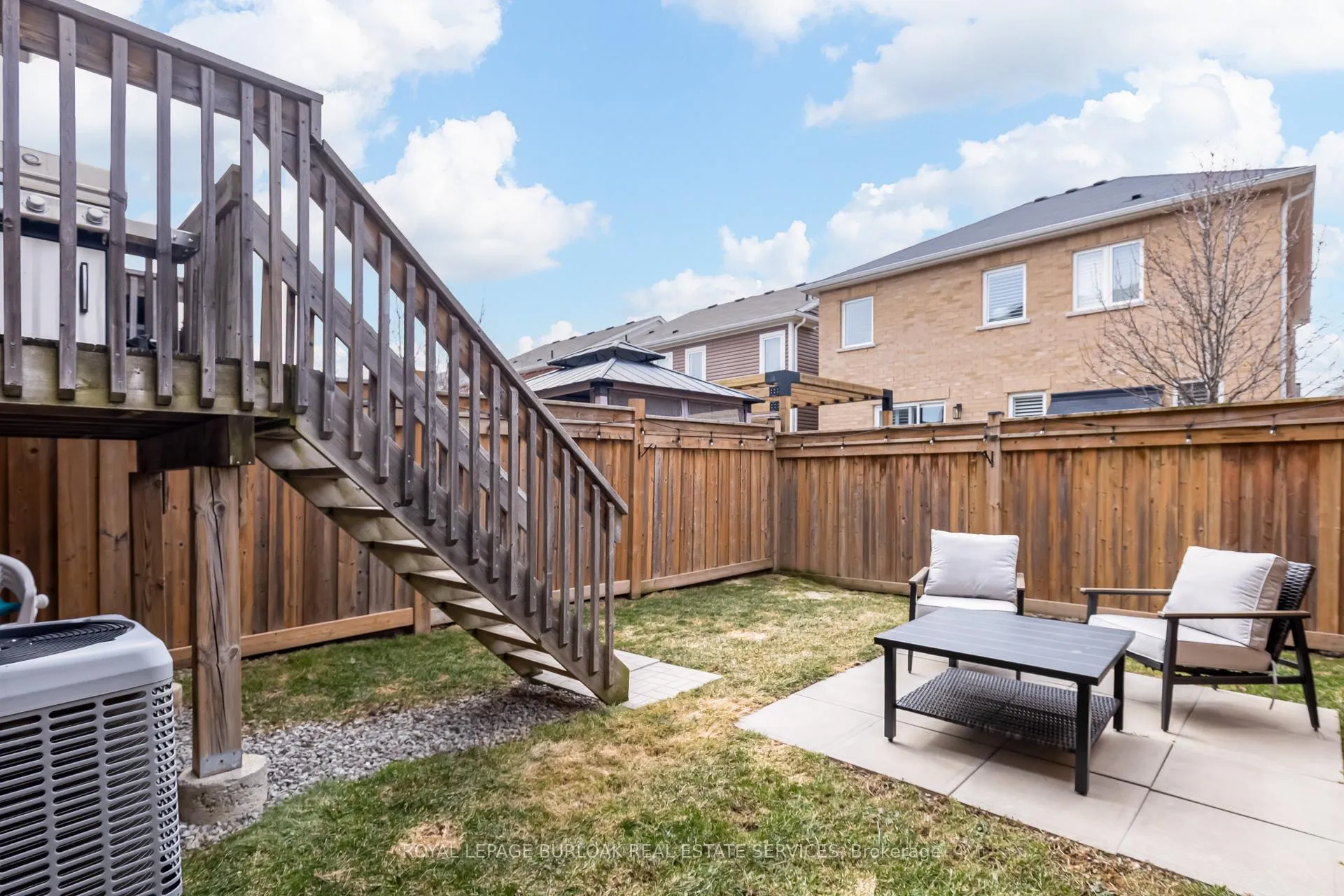 Photo 44 of 137 McMonies Drive, Hamilton, Waterdown — HOMEH