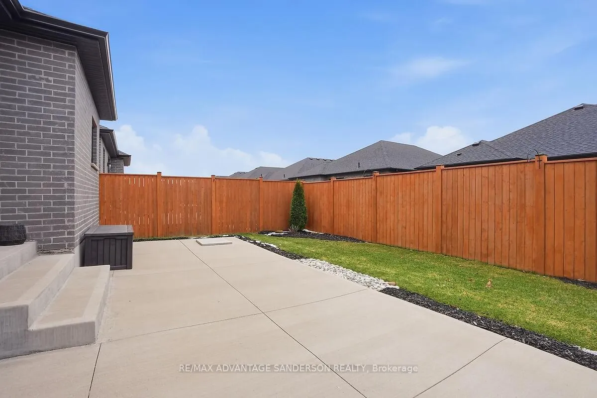 Photo 14 of Unit 30, 383 Daventry Way, Middlesex Centre, Komoka — HOMEH