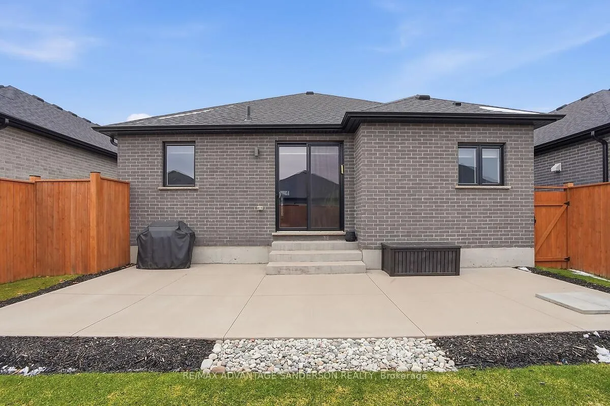 Photo 16 of Unit 30, 383 Daventry Way, Middlesex Centre, Komoka — HOMEH