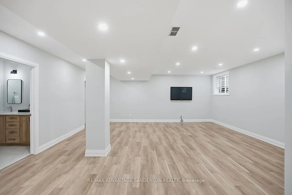 Photo 42 of Unit 30, 383 Daventry Way, Middlesex Centre, Komoka — HOMEH