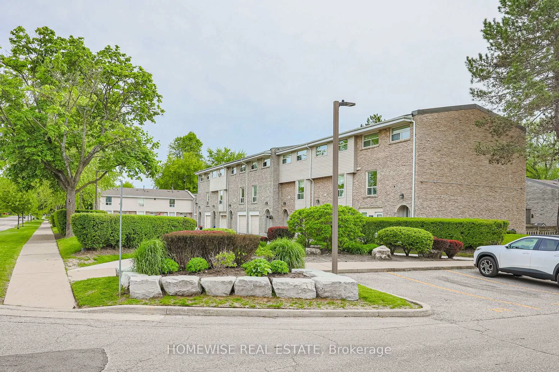 Front of Unit 18, 560 Waverly Street N