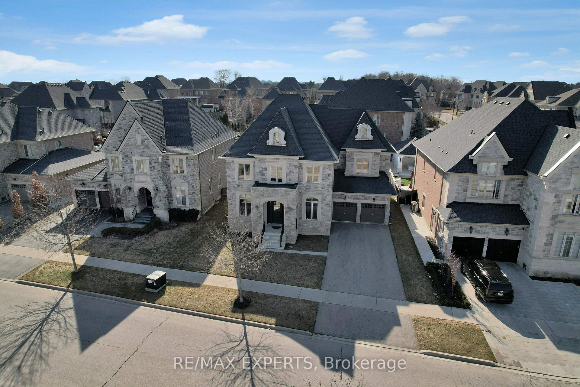 Photo 1 of 52 Skyline Trail, King, Nobleton — HOMEH