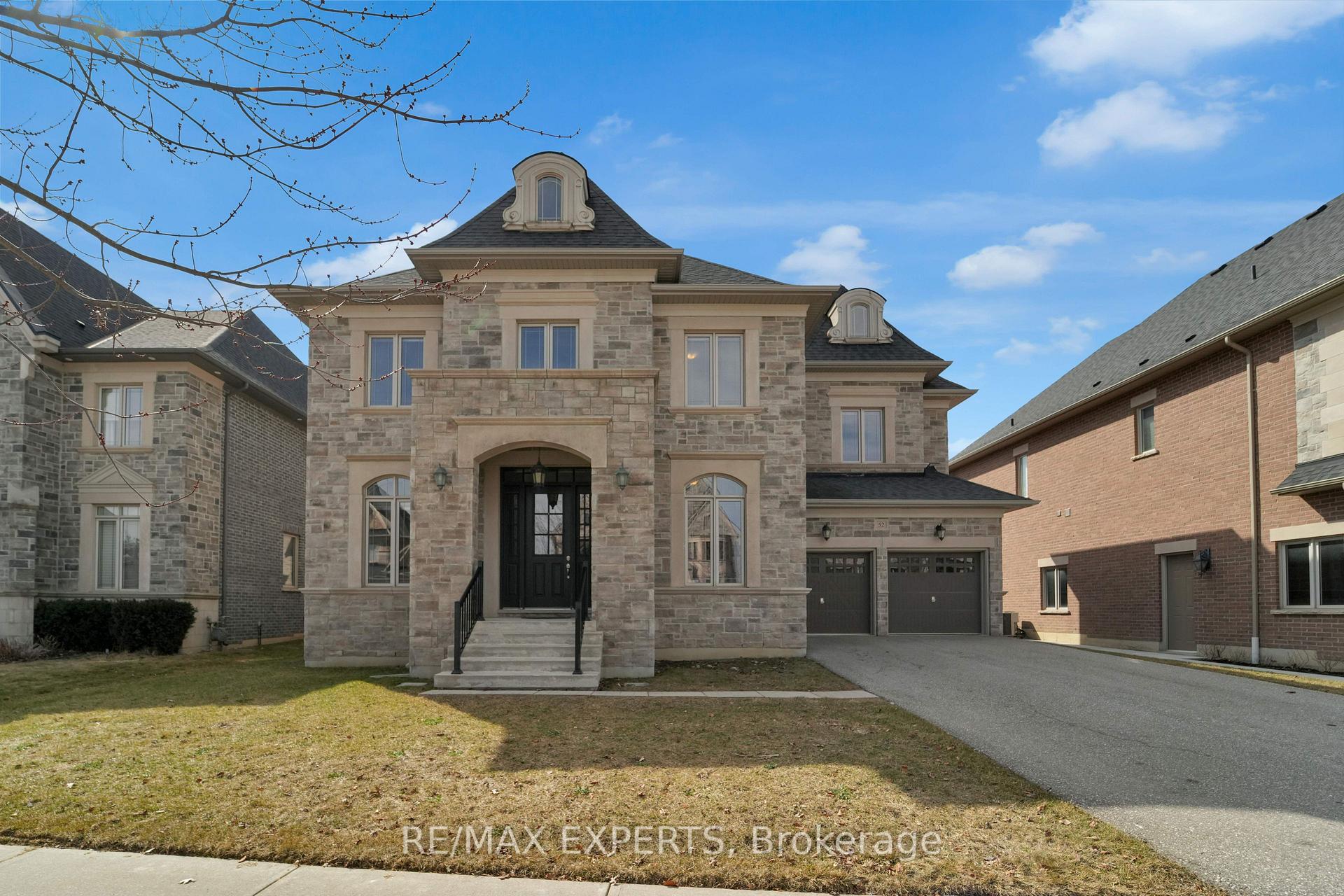 Photo 2 of 52 Skyline Trail, King, Nobleton — HOMEH