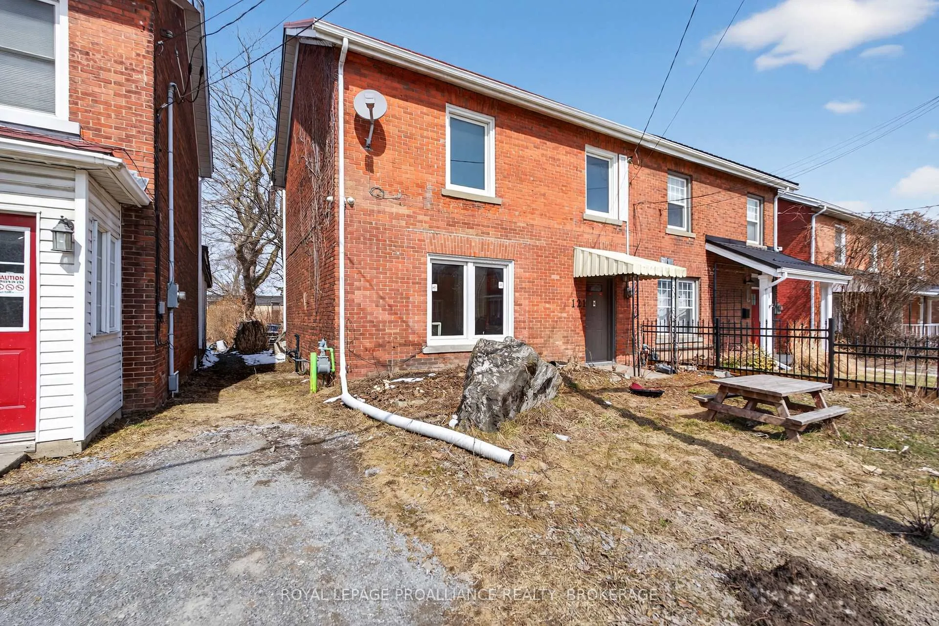 Photo 2 of 121 Stephen Street, Kingston, East of Sir John A. Blvd — HOMEH