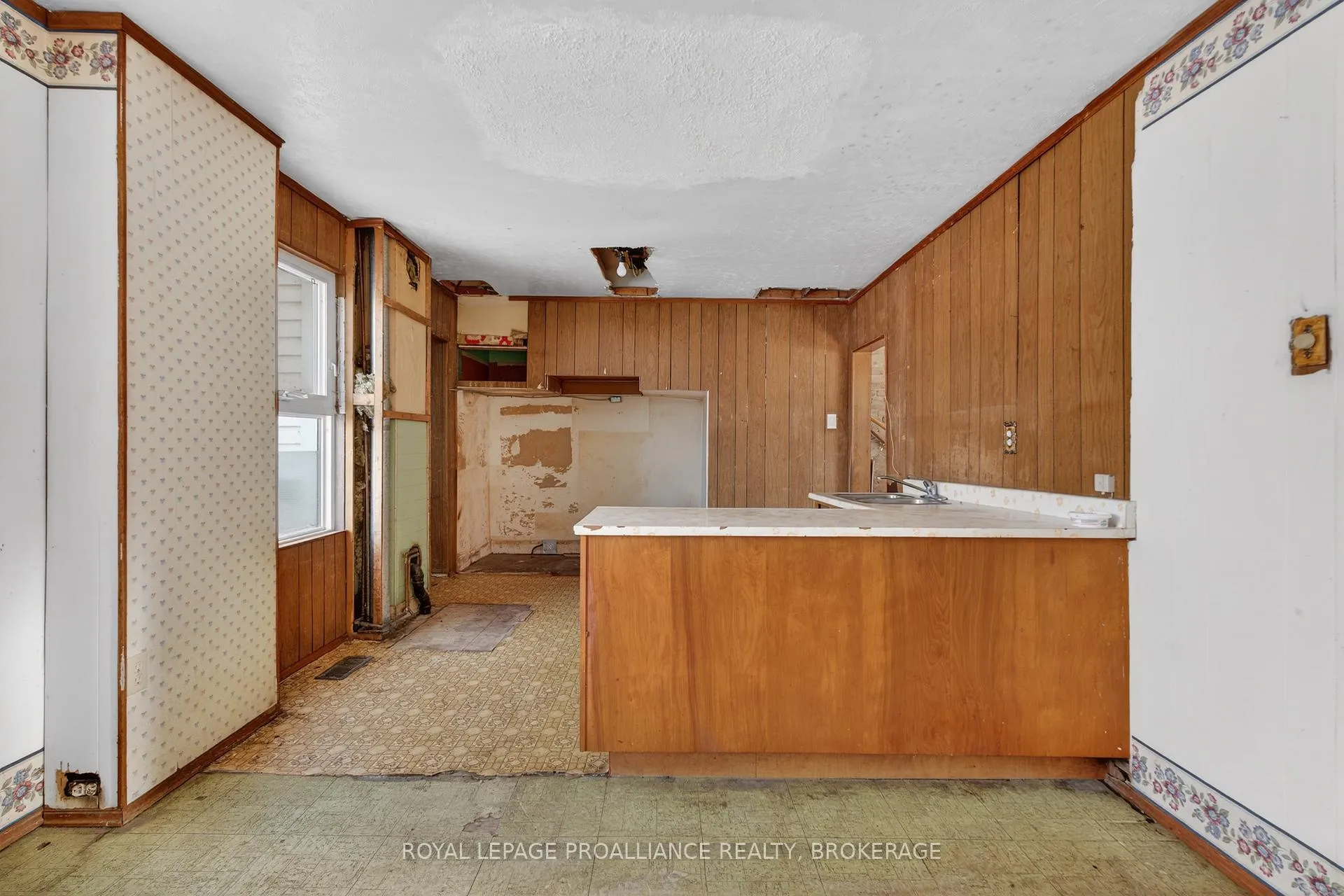 Photo 5 of 121 Stephen Street, Kingston, East of Sir John A. Blvd — HOMEH