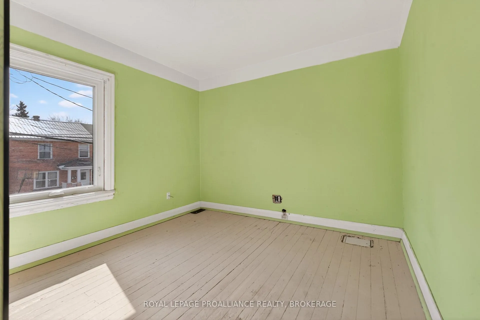 Photo 6 of 121 Stephen Street, Kingston, East of Sir John A. Blvd — HOMEH