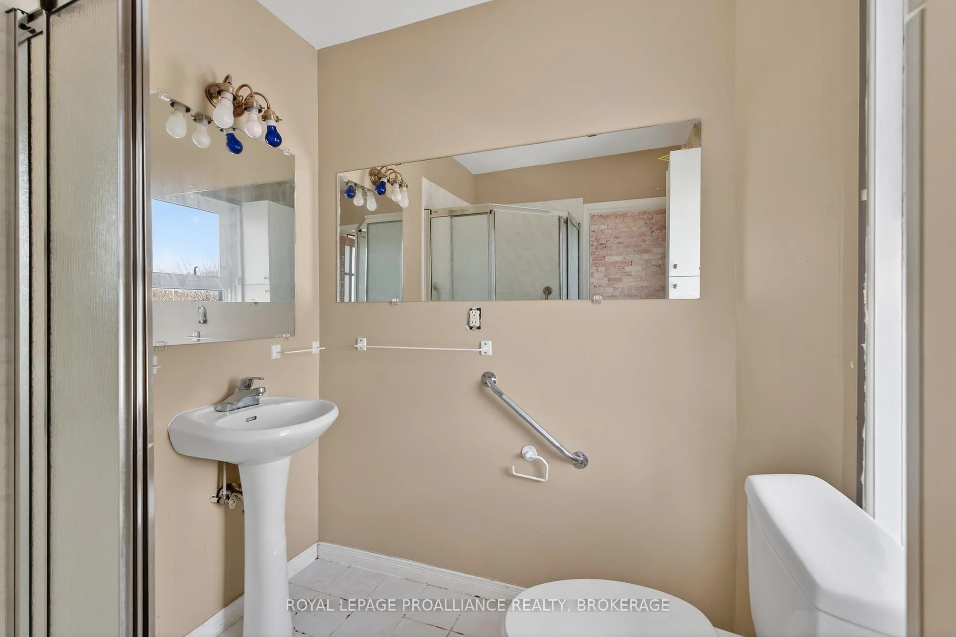 Photo 7 of 121 Stephen Street, Kingston, East of Sir John A. Blvd — HOMEH