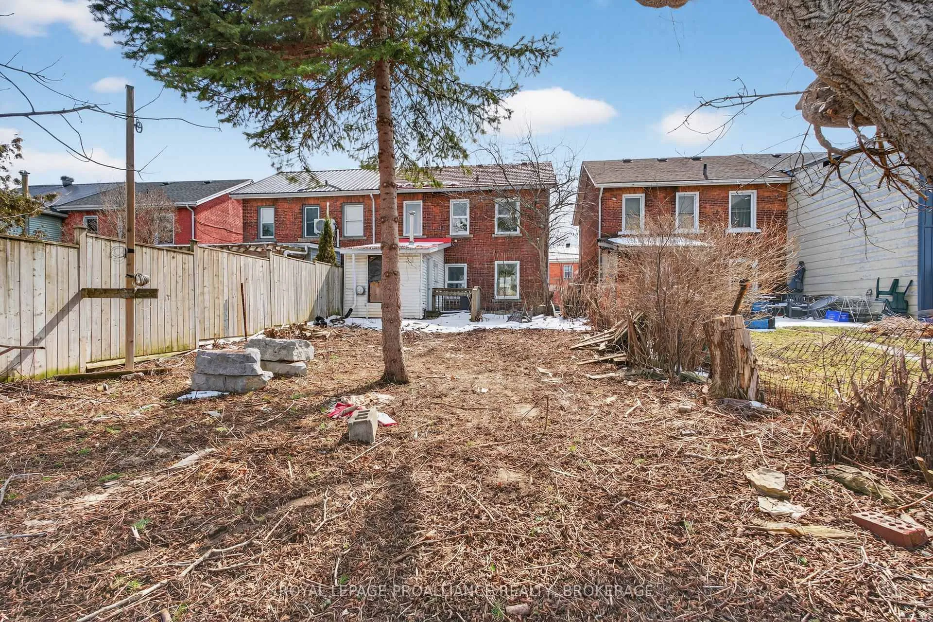 Photo 8 of 121 Stephen Street, Kingston, East of Sir John A. Blvd — HOMEH