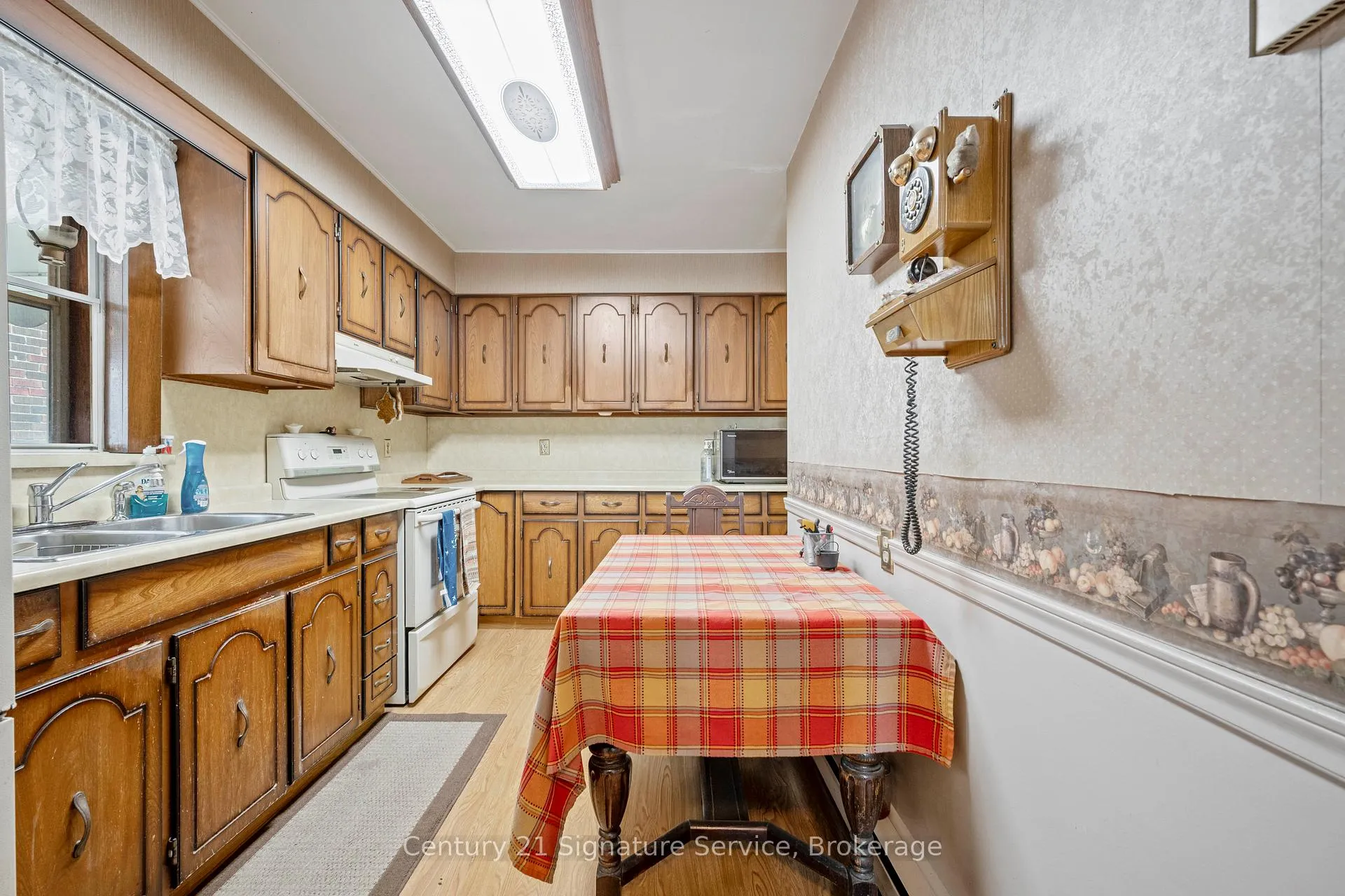 Photo 7 of 83 Elma Street, Etobicoke, Mimico — HOMEH