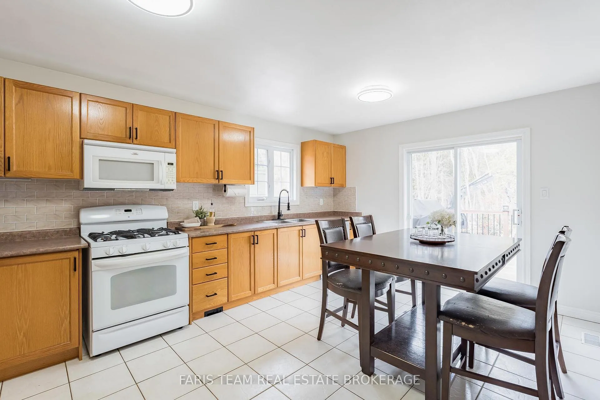 Photo 3 of 1004 Leslie Drive, Innisfil, Alcona — HOMEH