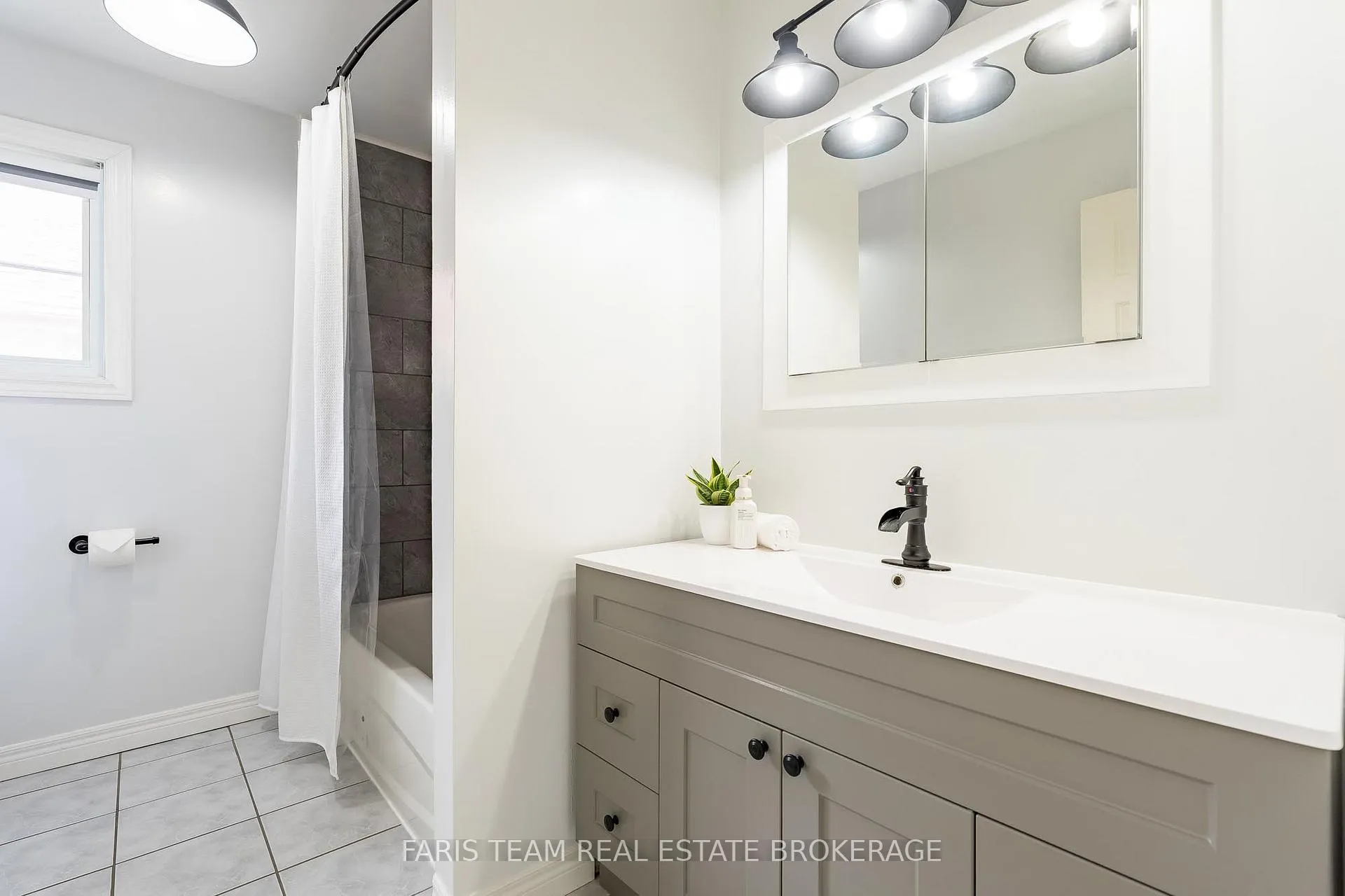 Photo 17 of 1004 Leslie Drive, Innisfil, Alcona — HOMEH