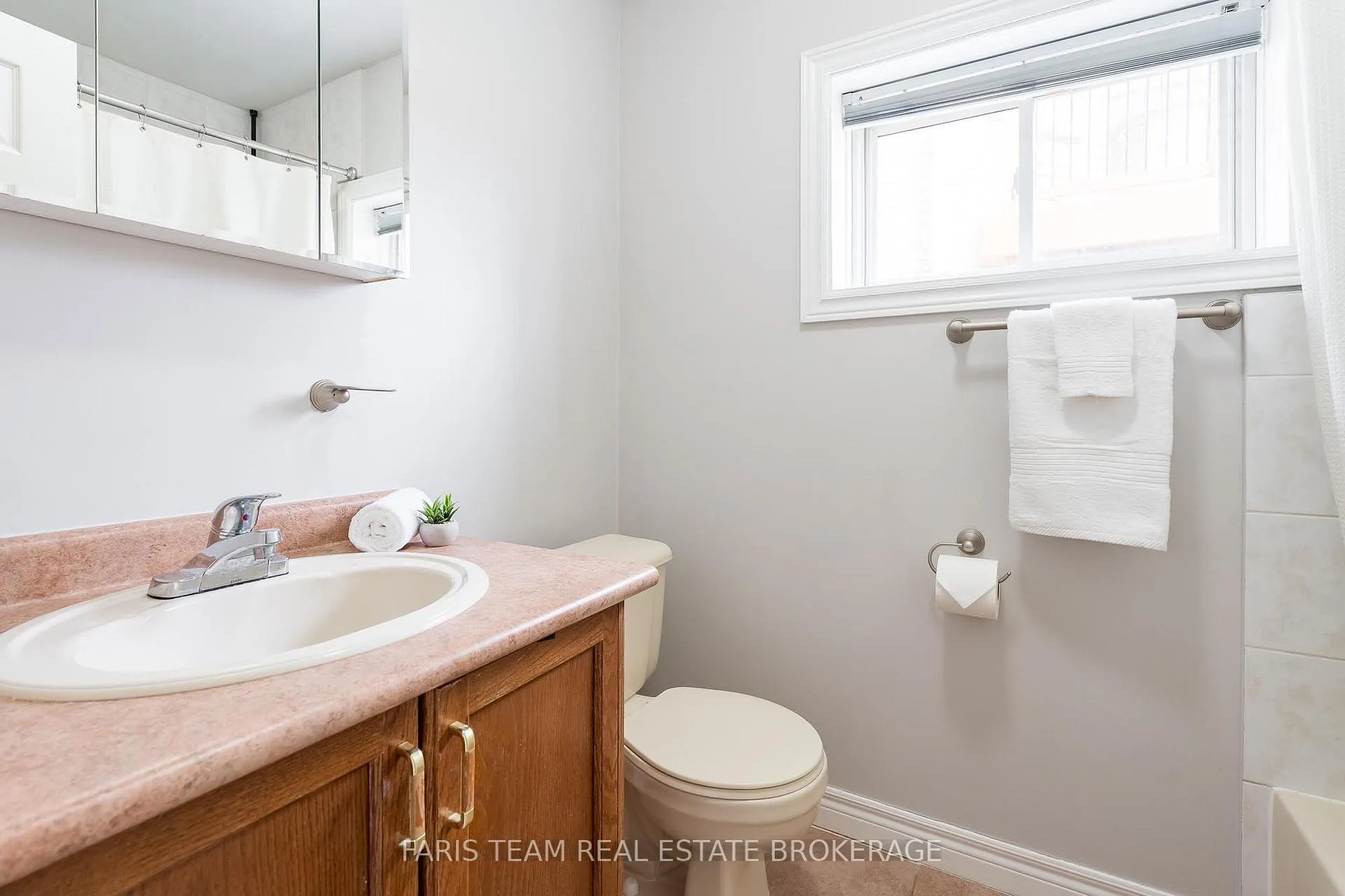 Photo 25 of 1004 Leslie Drive, Innisfil, Alcona — HOMEH