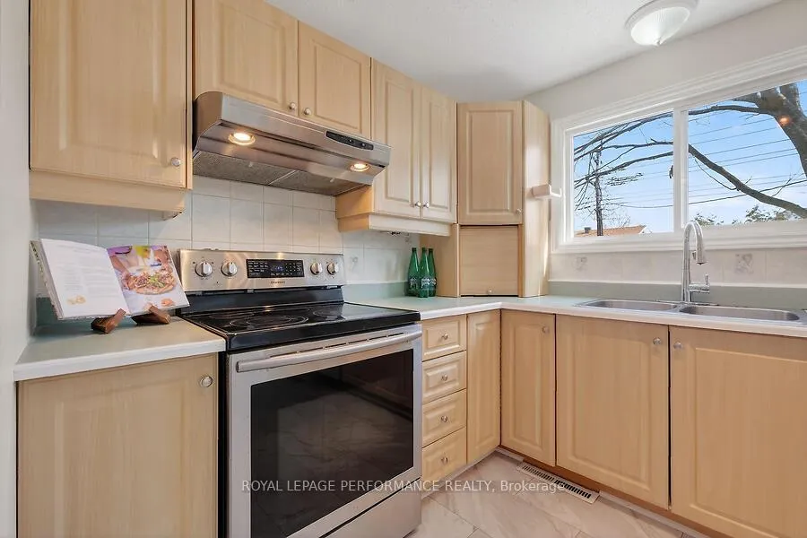 Photo 11 of 30 Mulvagh Avenue, Ottawa, Borden Farm/Stewart Farm/Carleton Heights/Parkwood Hills — HOMEH