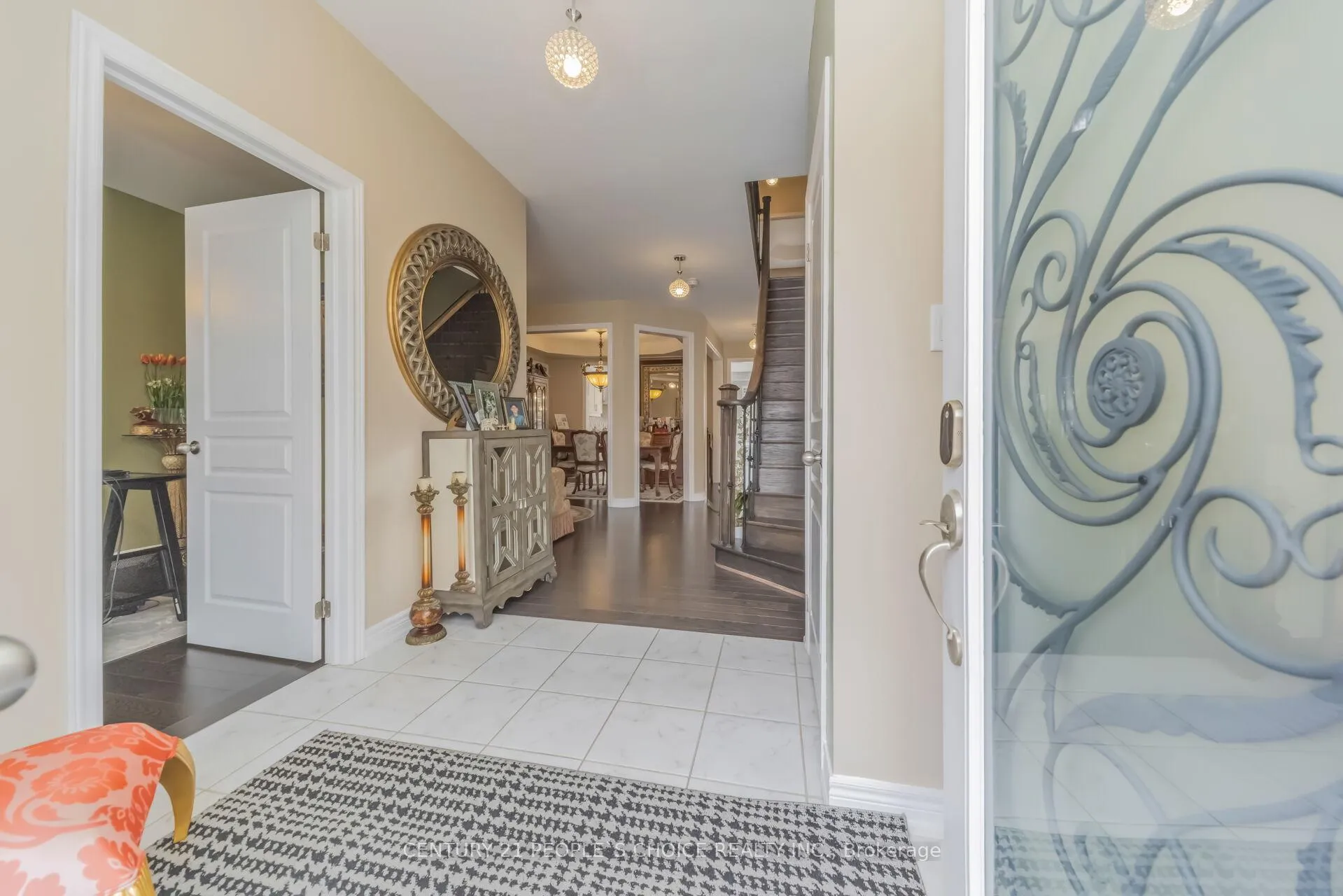 Photo 4 of 28 Truro Circle, Brampton, Northwest Brampton — HOMEH