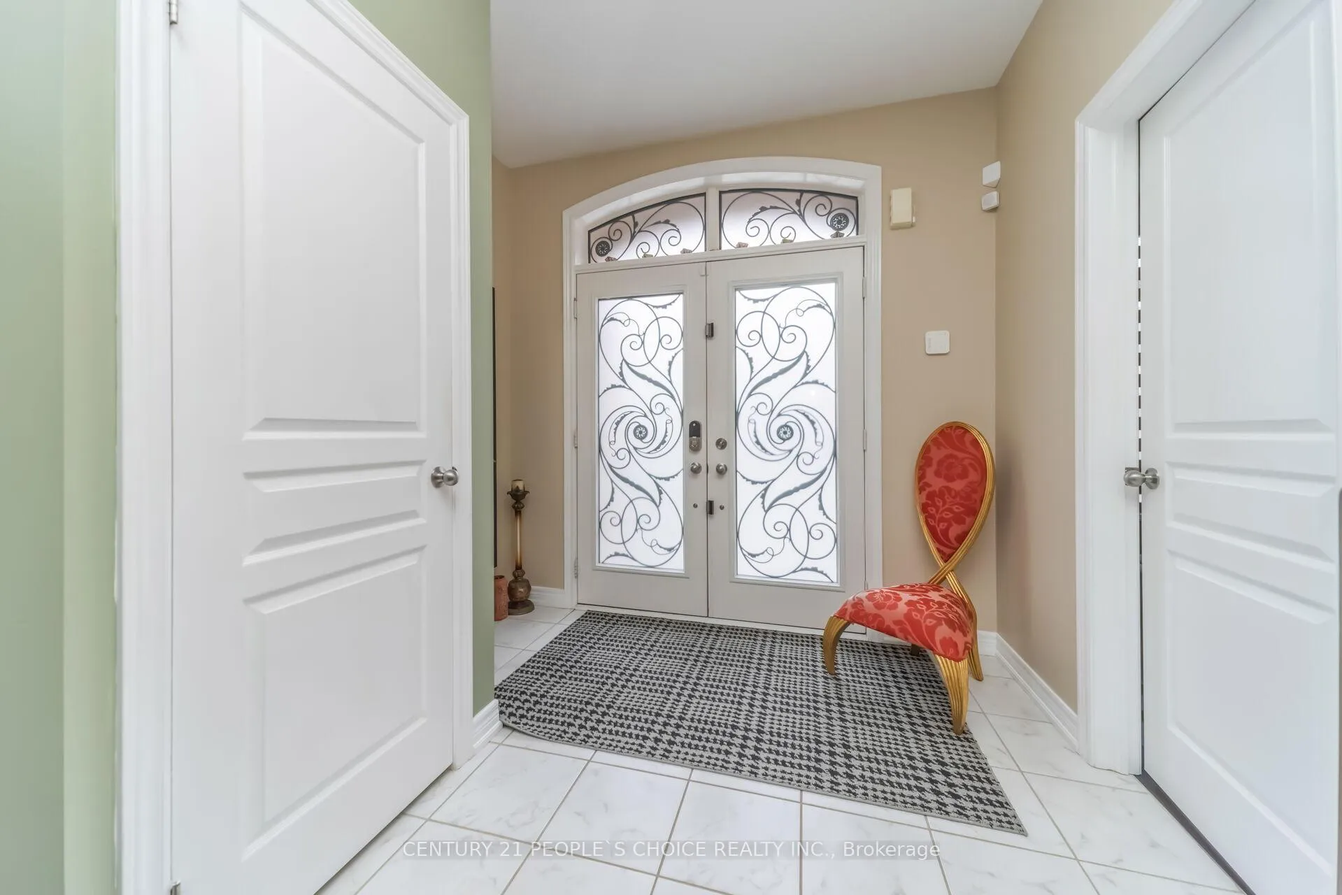 Photo 5 of 28 Truro Circle, Brampton, Northwest Brampton — HOMEH