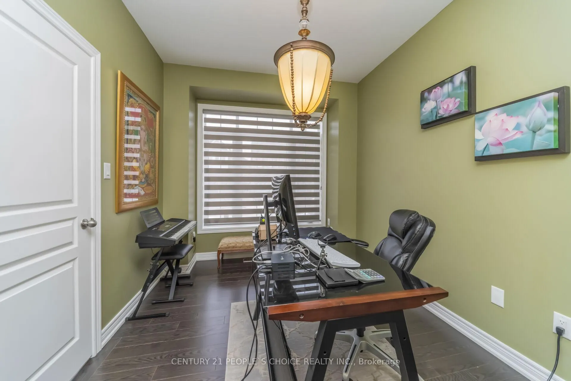 Photo 10 of 28 Truro Circle, Brampton, Northwest Brampton — HOMEH