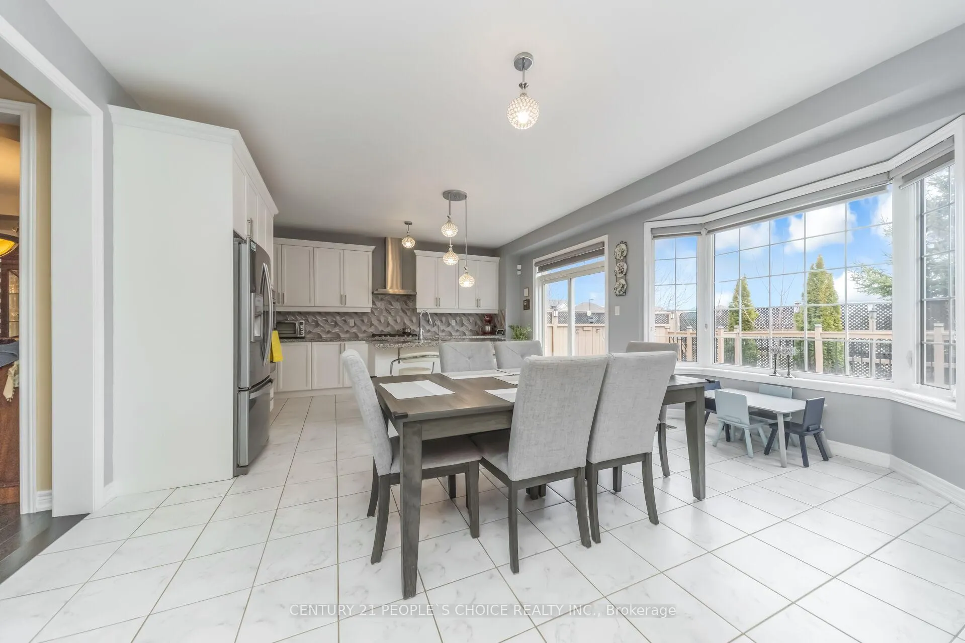 Photo 14 of 28 Truro Circle, Brampton, Northwest Brampton — HOMEH