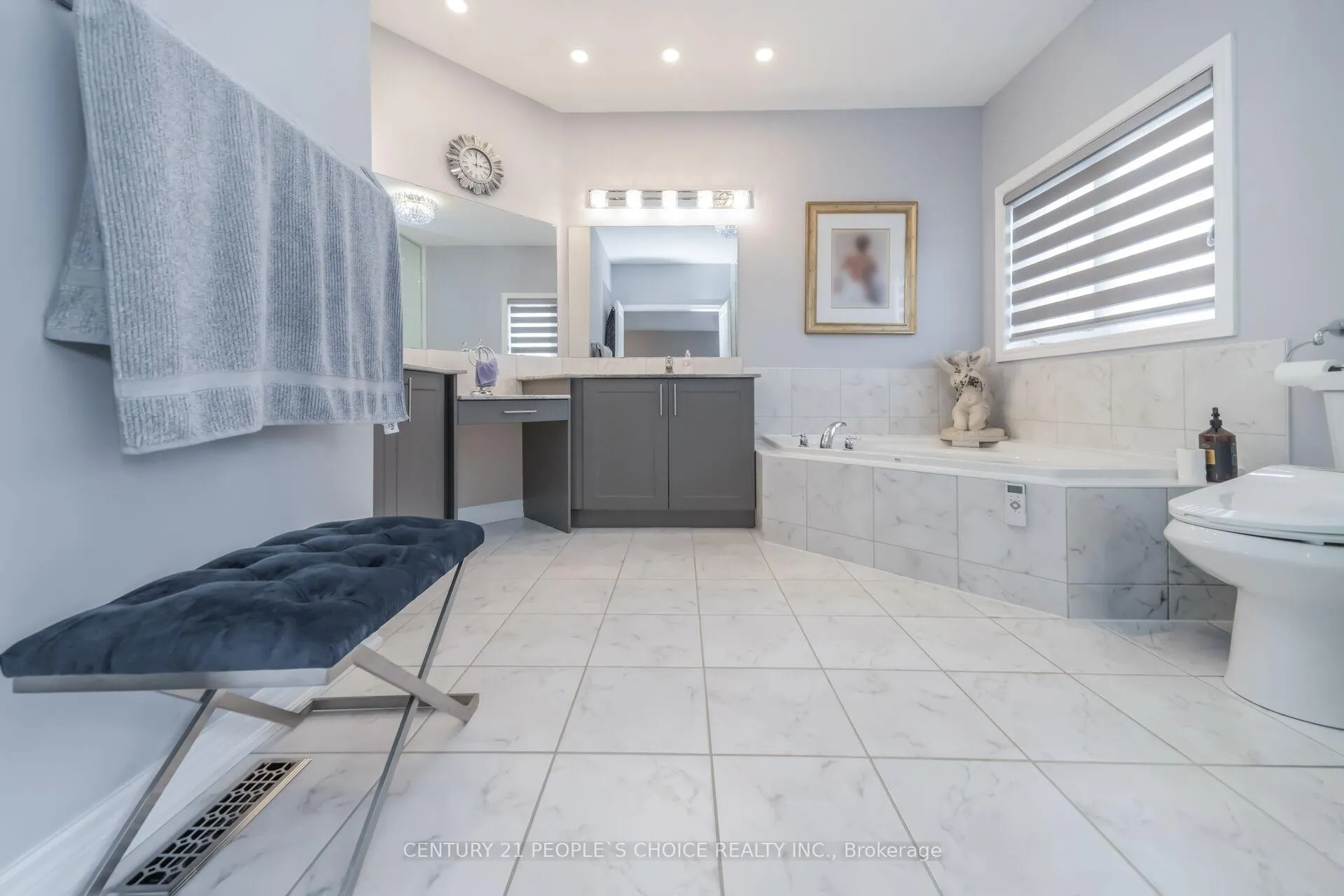 Photo 24 of 28 Truro Circle, Brampton, Northwest Brampton — HOMEH