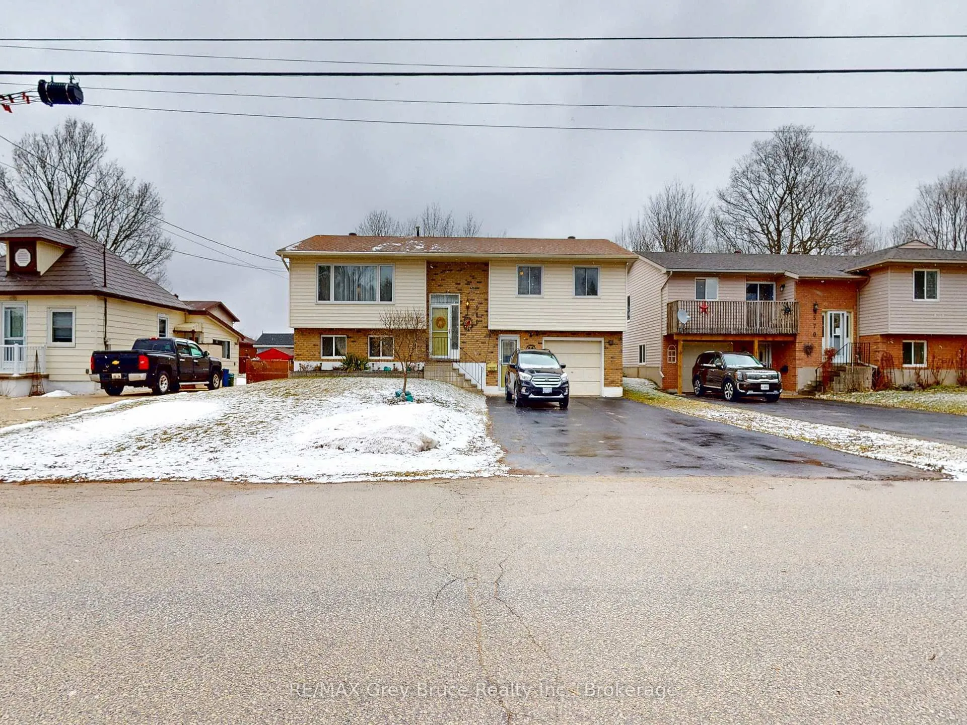 Photo 2 of 560 20th Street E, Owen Sound — HOMEH