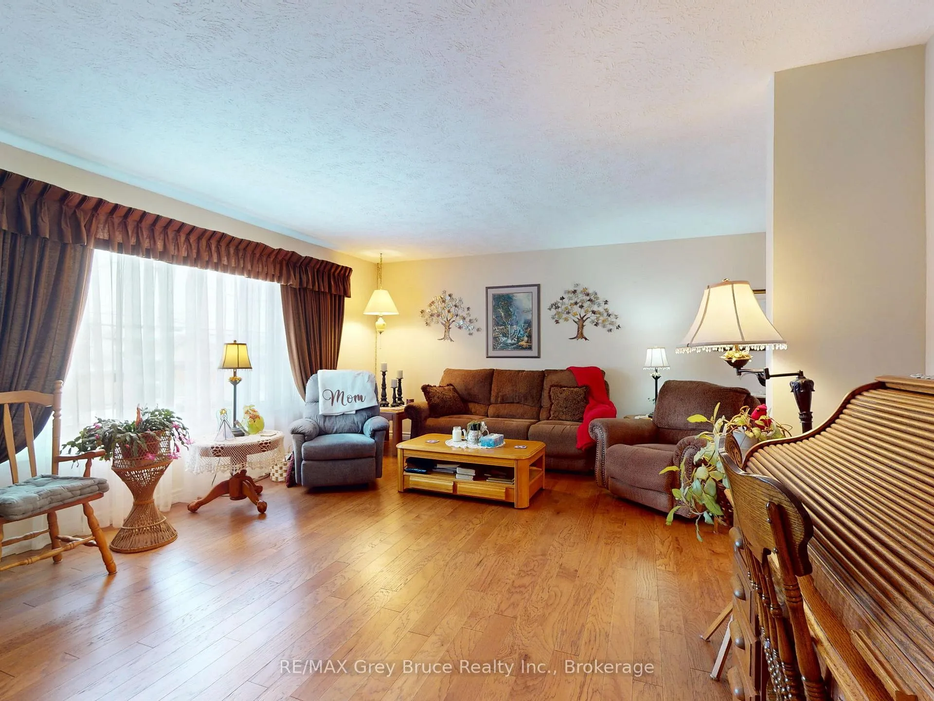 Photo 5 of 560 20th Street E, Owen Sound — HOMEH