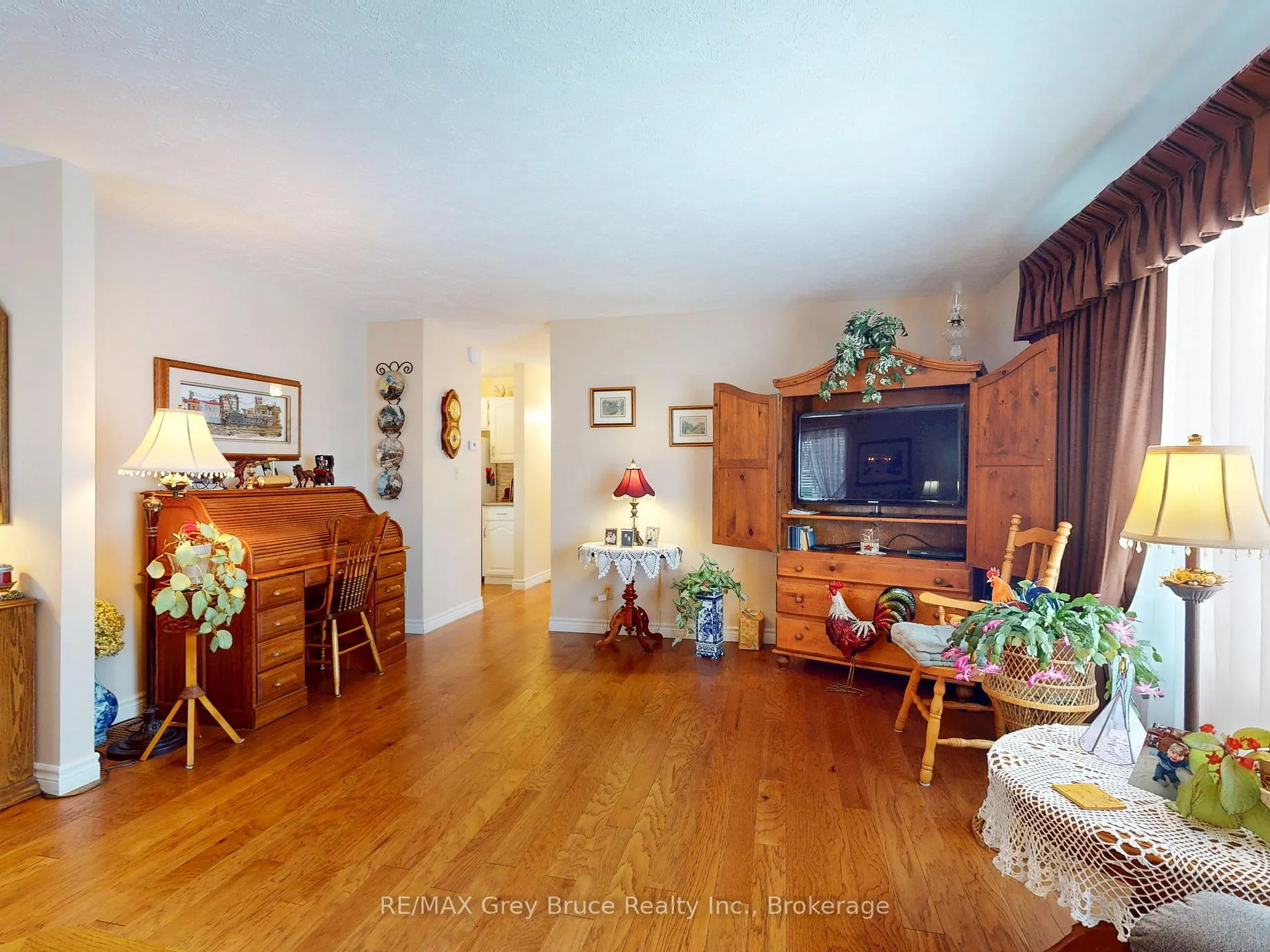 Photo 7 of 560 20th Street E, Owen Sound — HOMEH