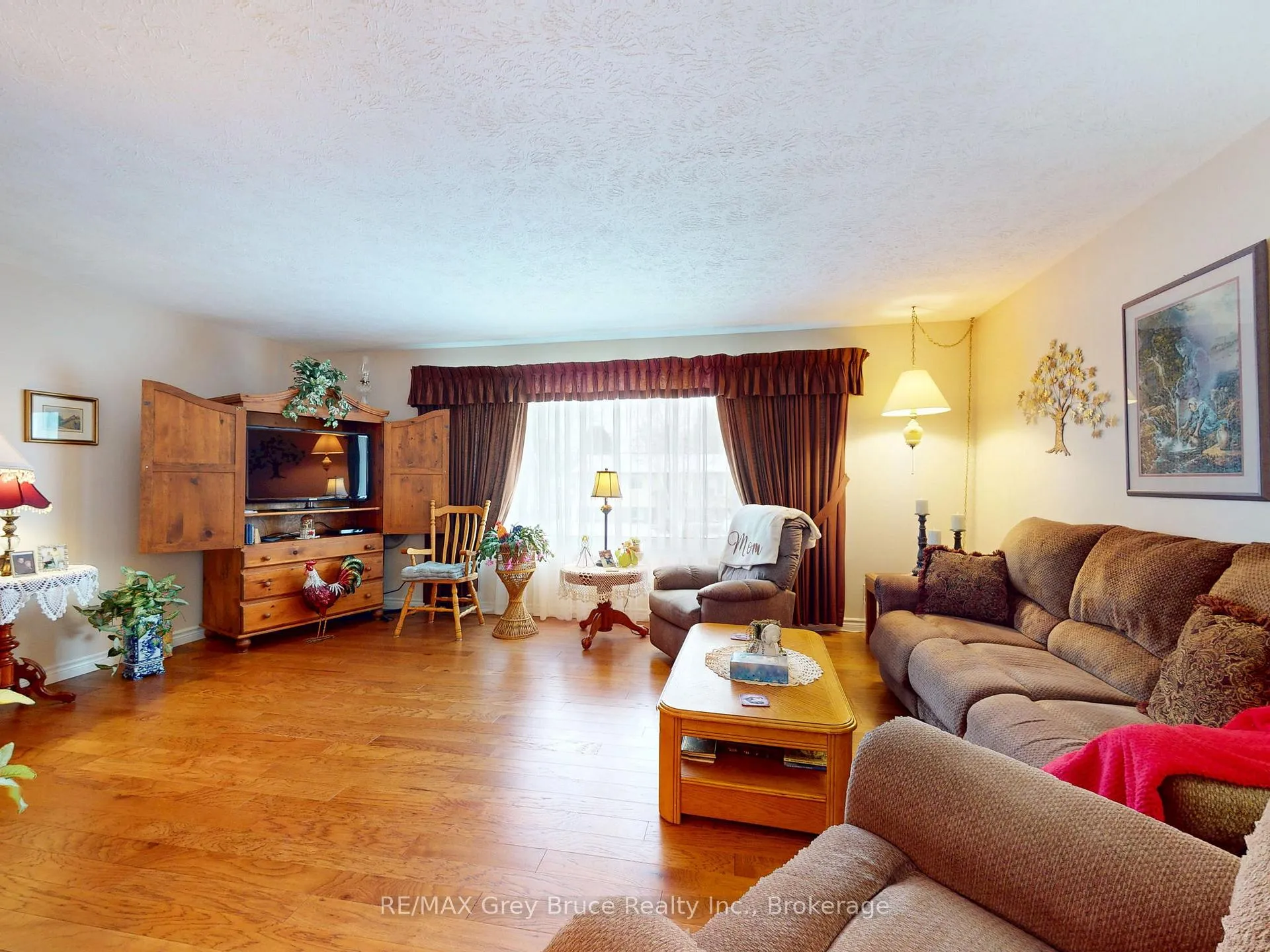 Photo 9 of 560 20th Street E, Owen Sound — HOMEH