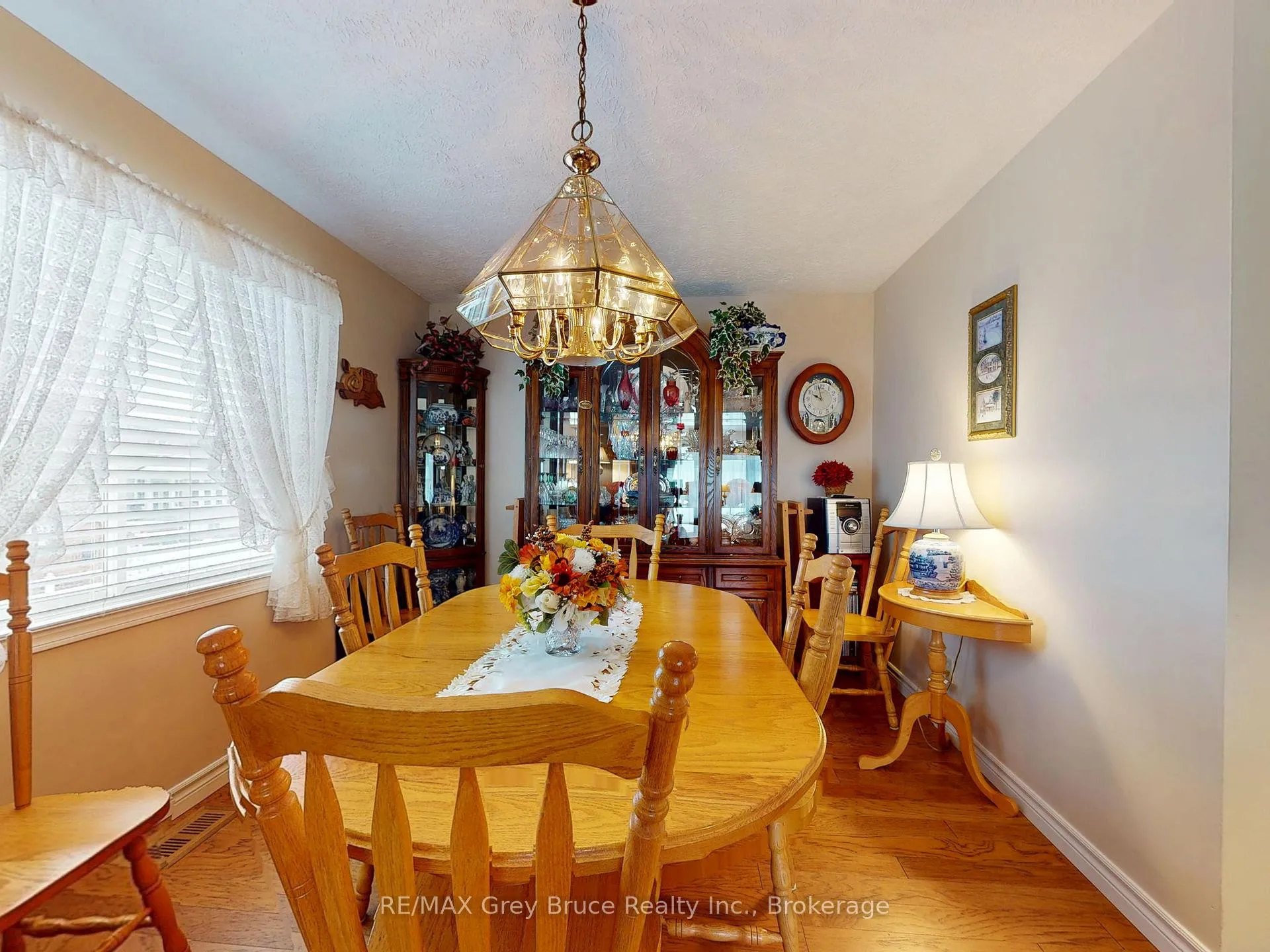 Photo 10 of 560 20th Street E, Owen Sound — HOMEH