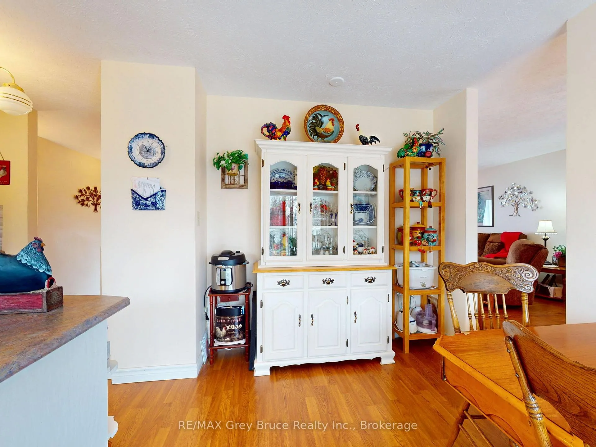 Photo 15 of 560 20th Street E, Owen Sound — HOMEH