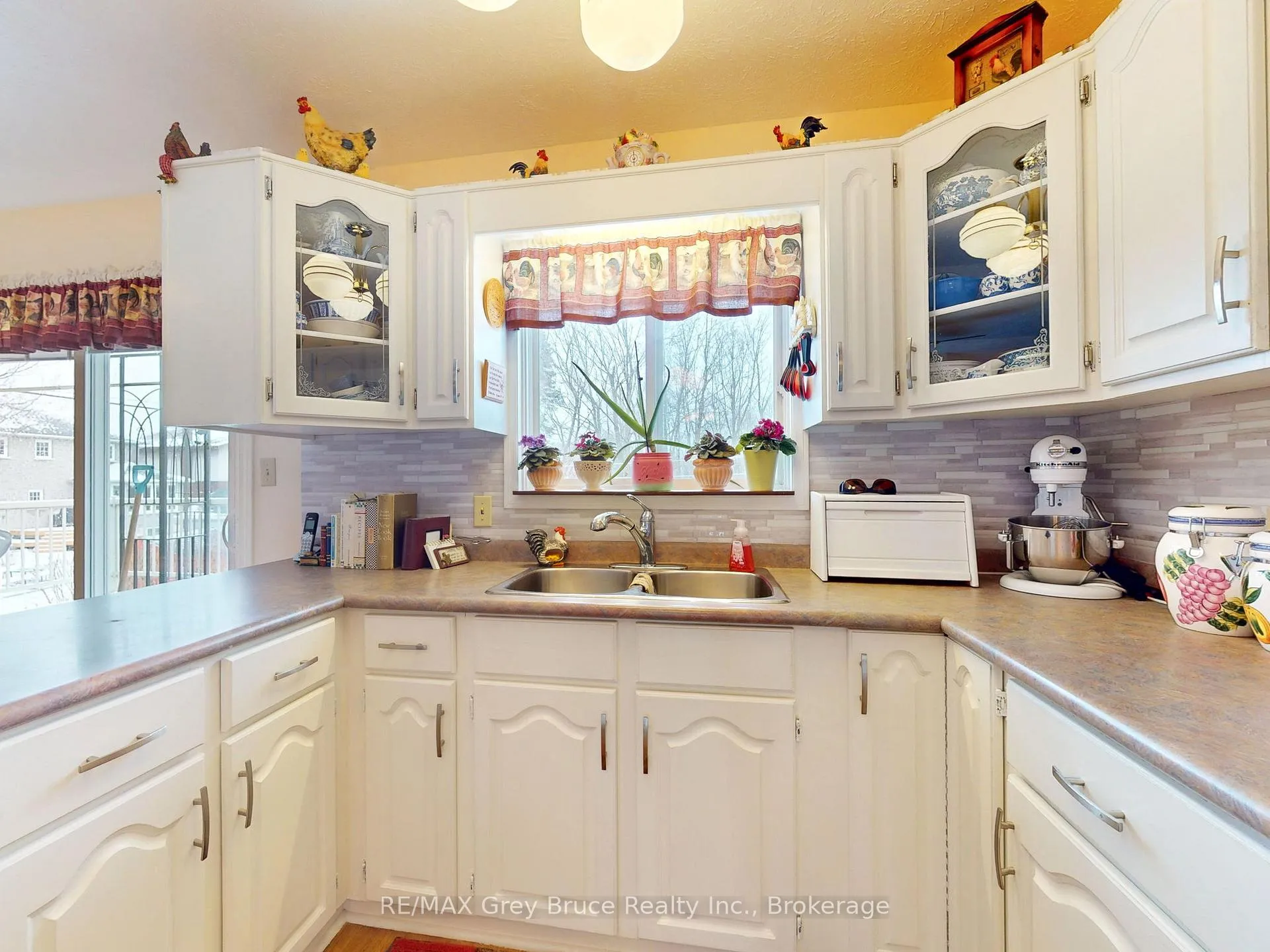 Photo 18 of 560 20th Street E, Owen Sound — HOMEH