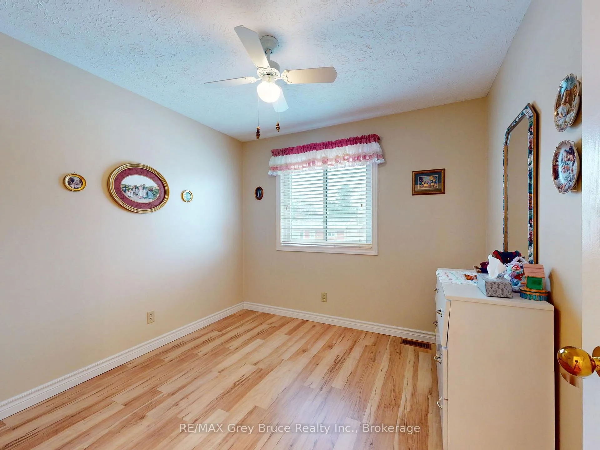 Photo 28 of 560 20th Street E, Owen Sound — HOMEH