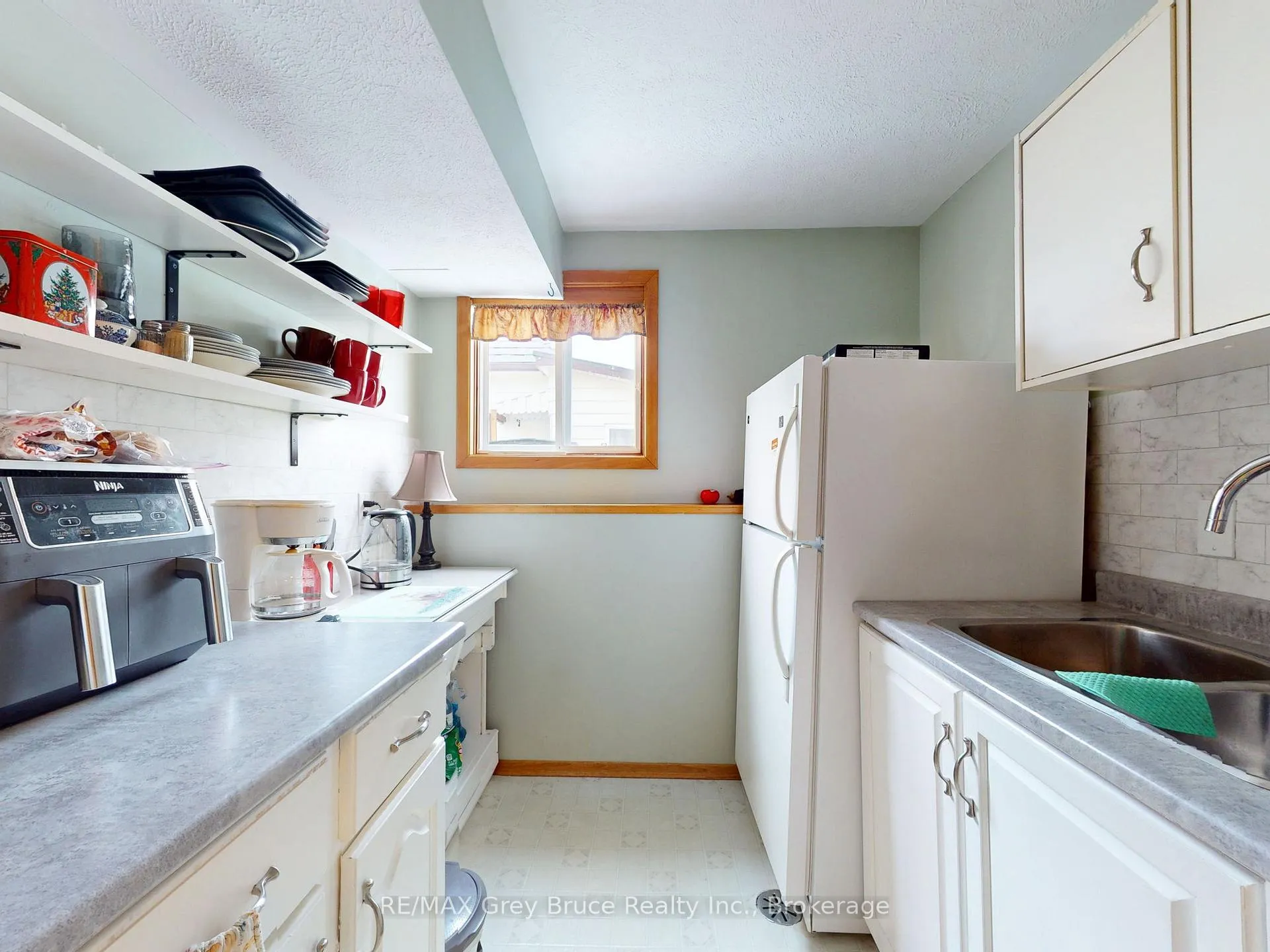 Photo 37 of 560 20th Street E, Owen Sound — HOMEH