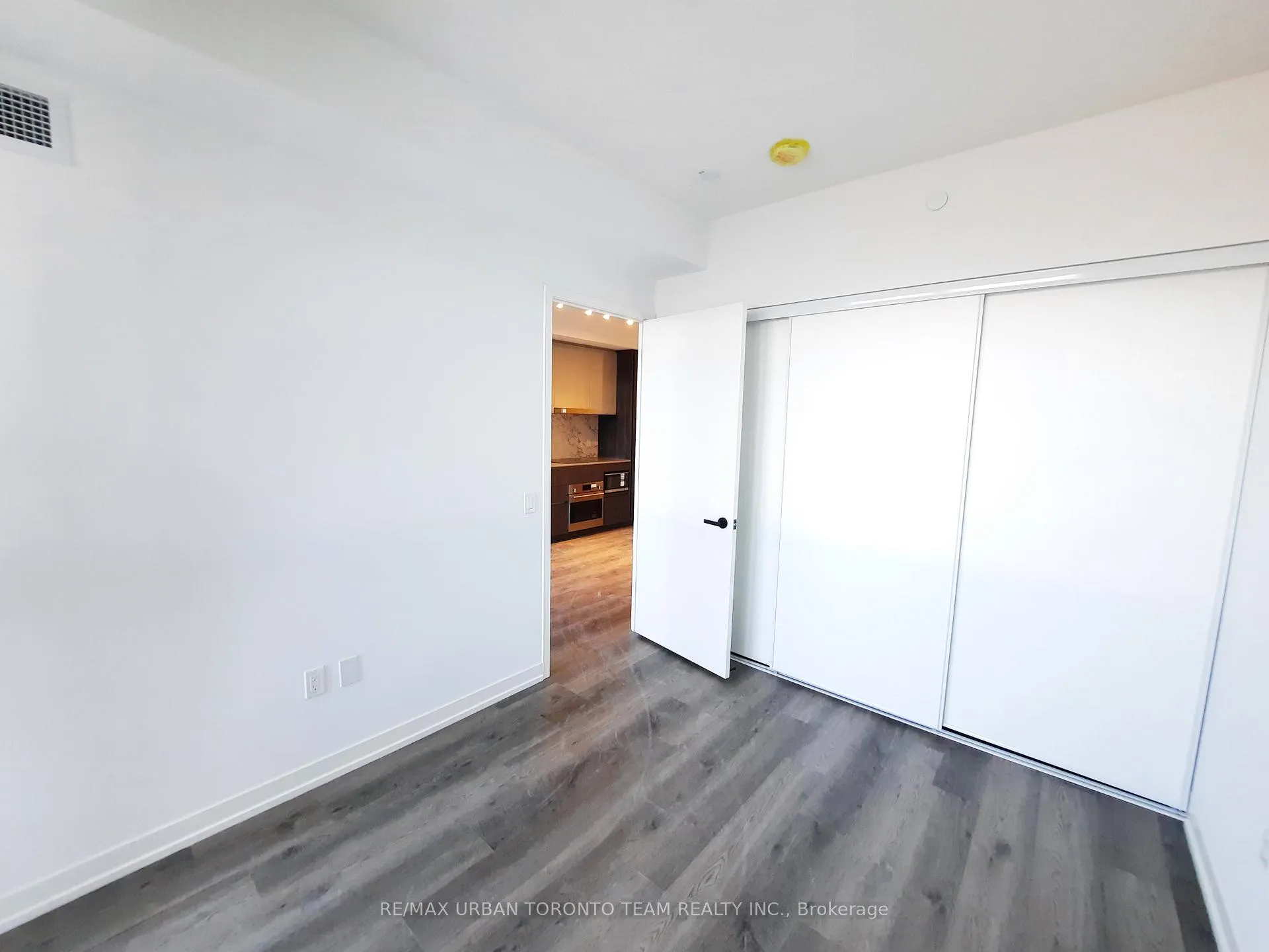 Photo 7 of Unit 710, 8 Interchange Way, Vaughan, Vaughan Corporate Centre — HOMEH