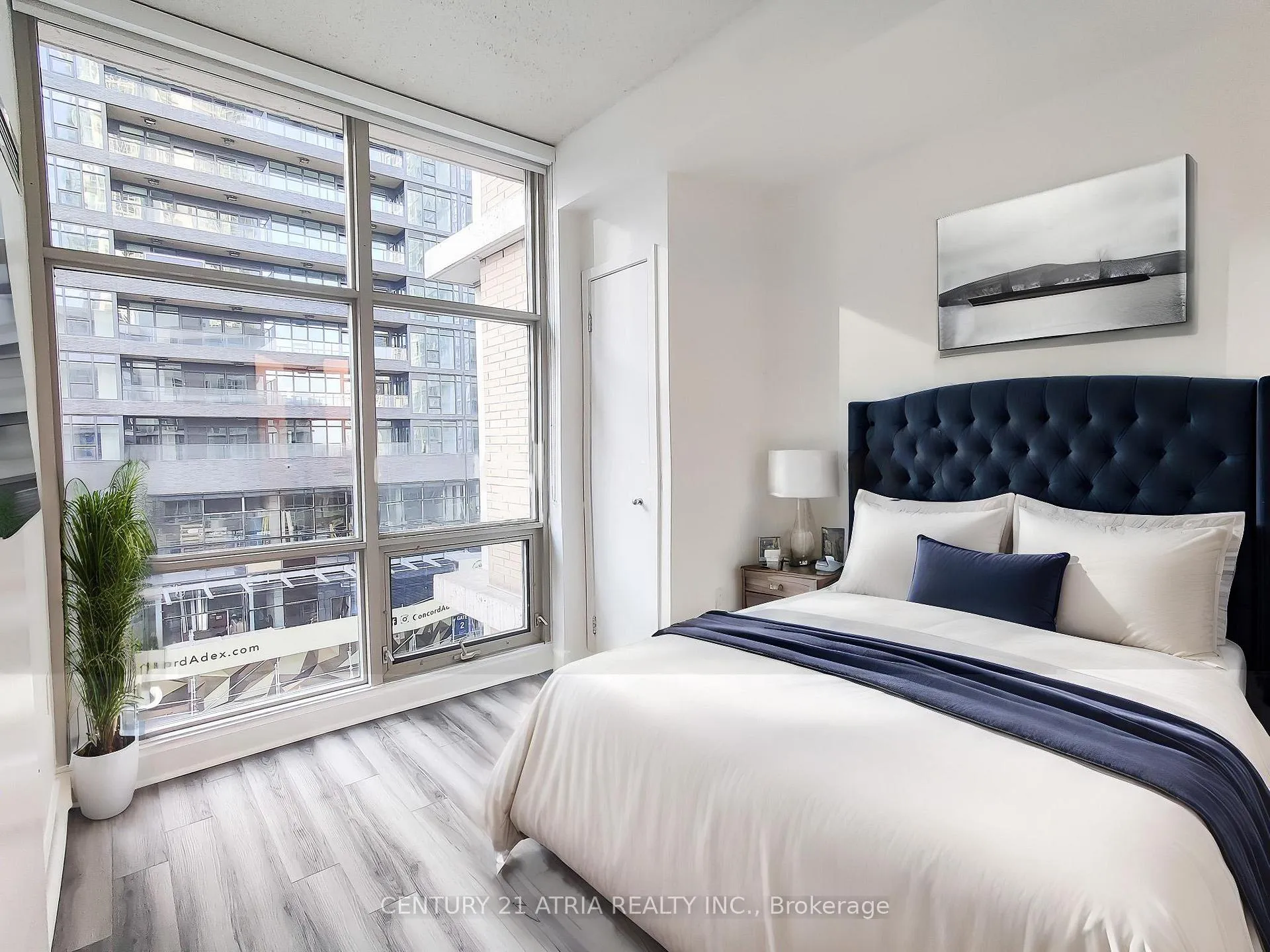 Photo 3 of Unit 511, 9 Spadina Avenue, Toronto, Waterfront Communities — HOMEH
