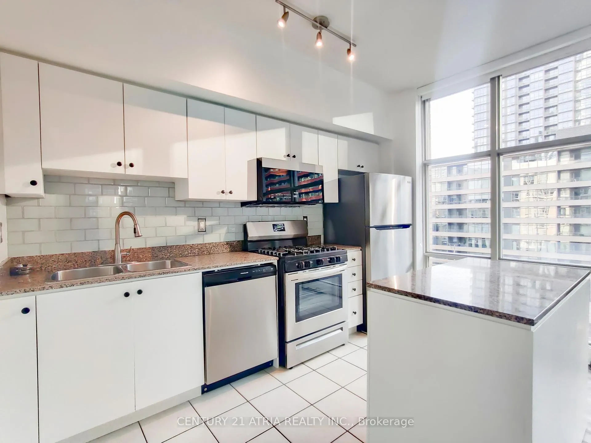 Photo 5 of Unit 511, 9 Spadina Avenue, Toronto, Waterfront Communities — HOMEH