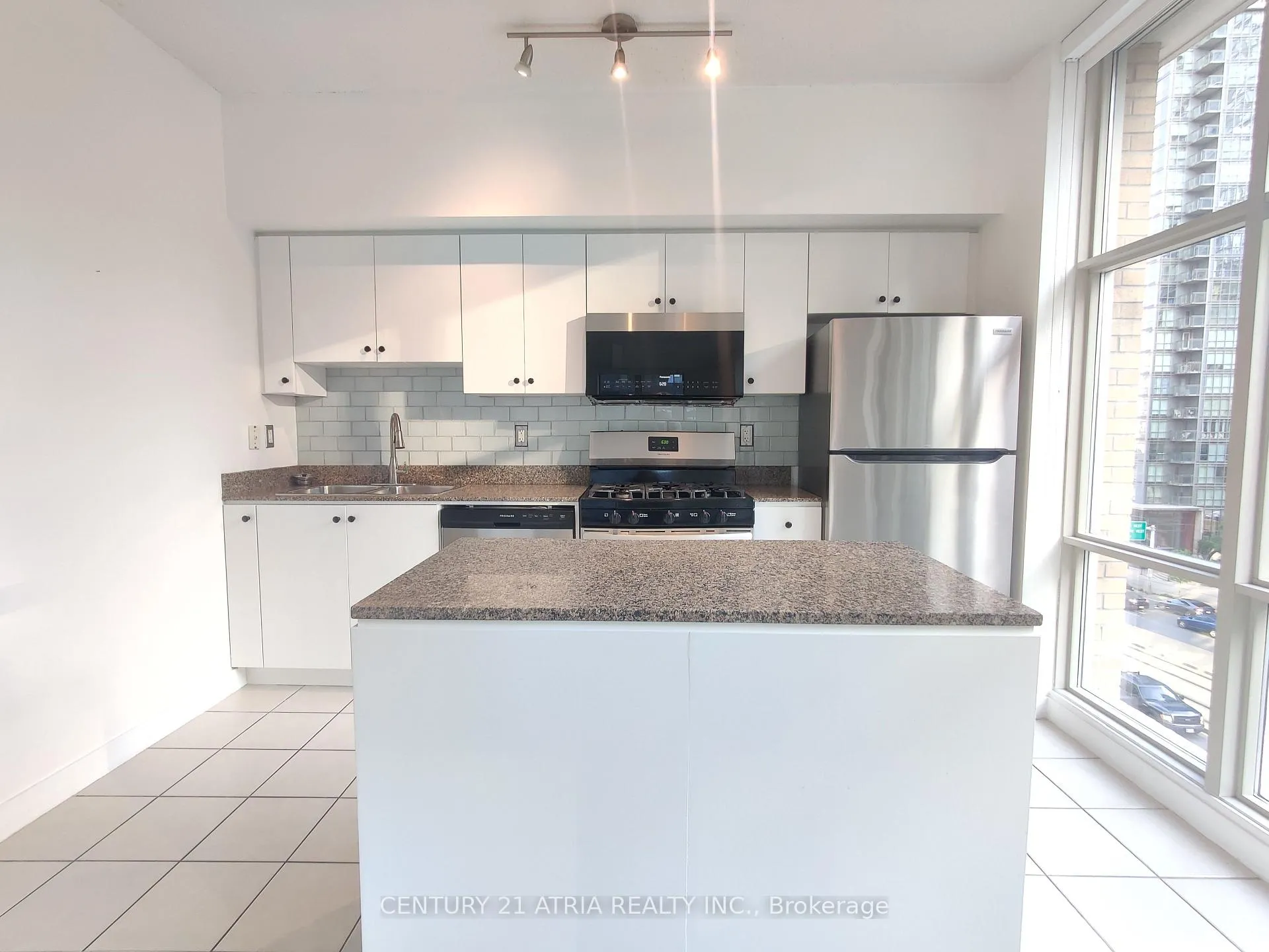 Photo 6 of Unit 511, 9 Spadina Avenue, Toronto, Waterfront Communities — HOMEH