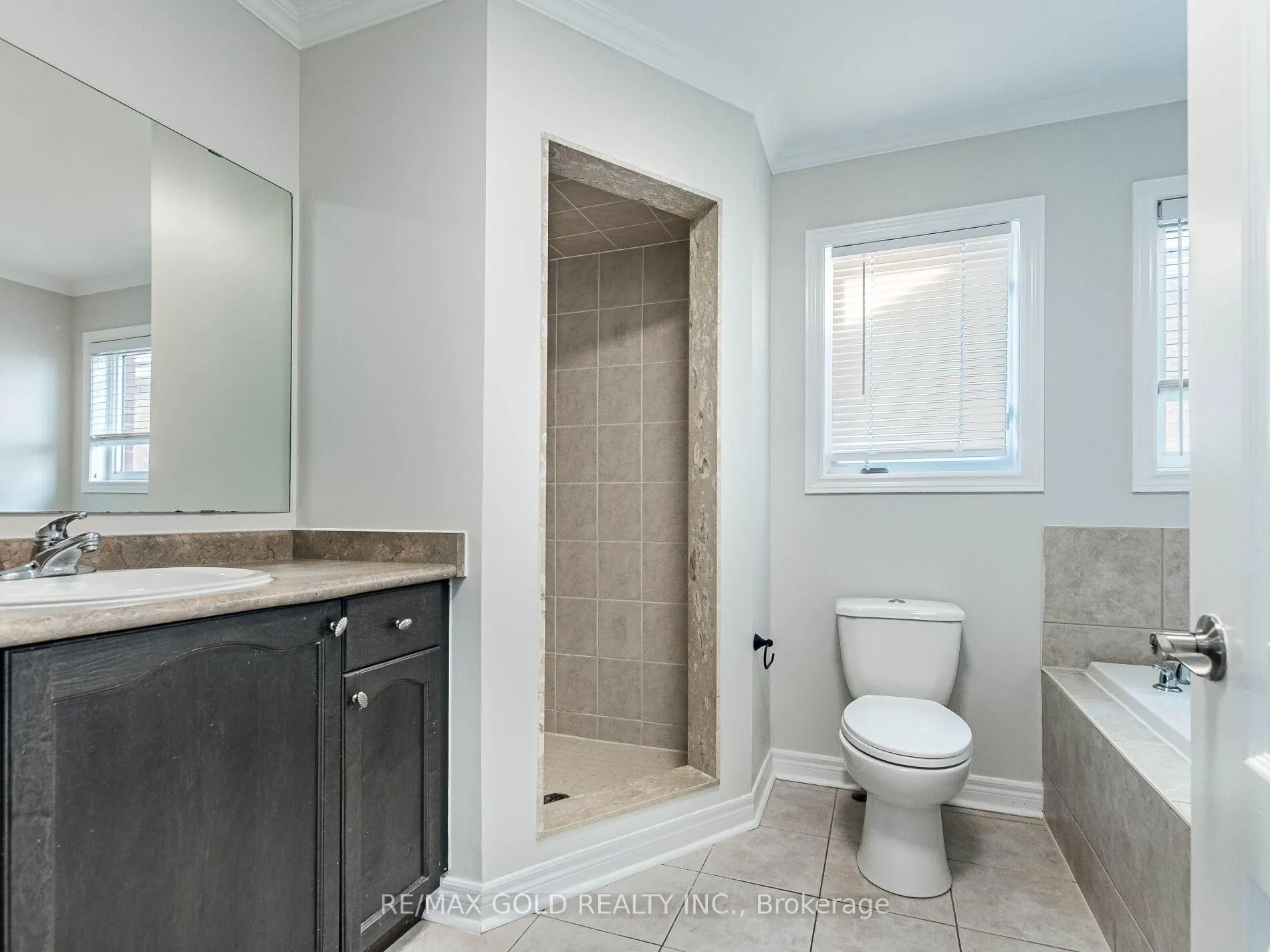 Photo 21 of 47 Connolly Crescent, Brampton, Sandringham-Wellington — HOMEH