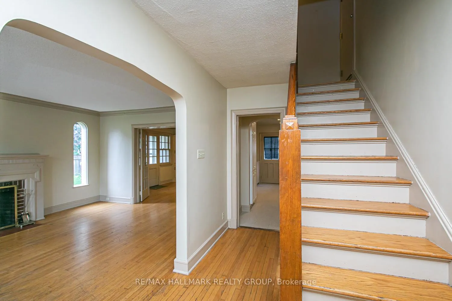 Photo 4 of 50 Tyndall Street, Ottawa, Ottawa West — HOMEH