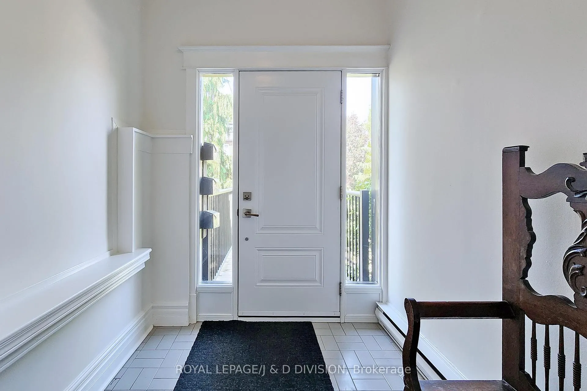 Photo 4 of Unit Upper, 17 Humewood Drive, Toronto, Humewood-Cedarvale — HOMEH