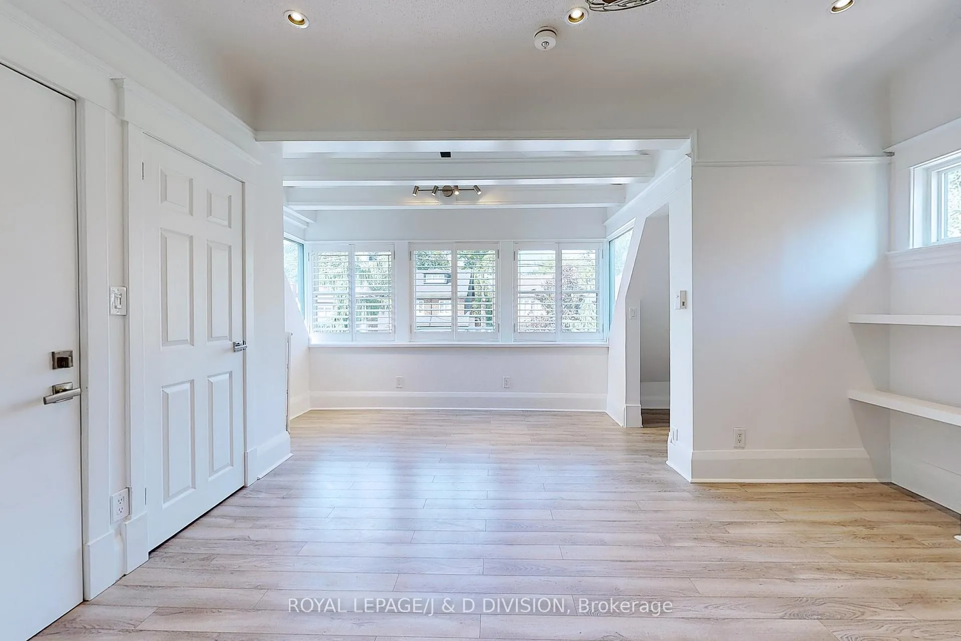 Photo 6 of Unit Upper, 17 Humewood Drive, Toronto, Humewood-Cedarvale — HOMEH