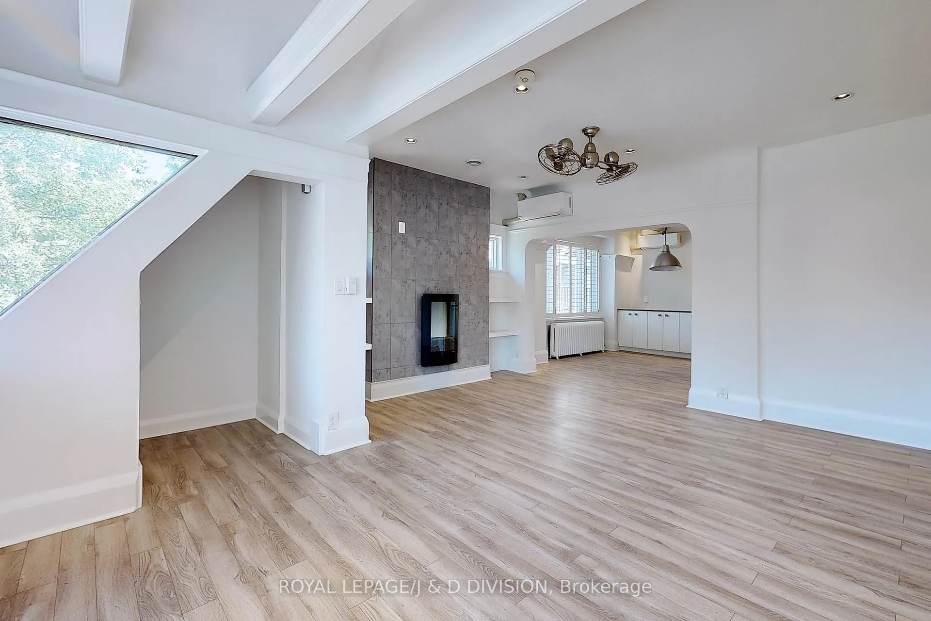 Photo 10 of Unit Upper, 17 Humewood Drive, Toronto, Humewood-Cedarvale — HOMEH