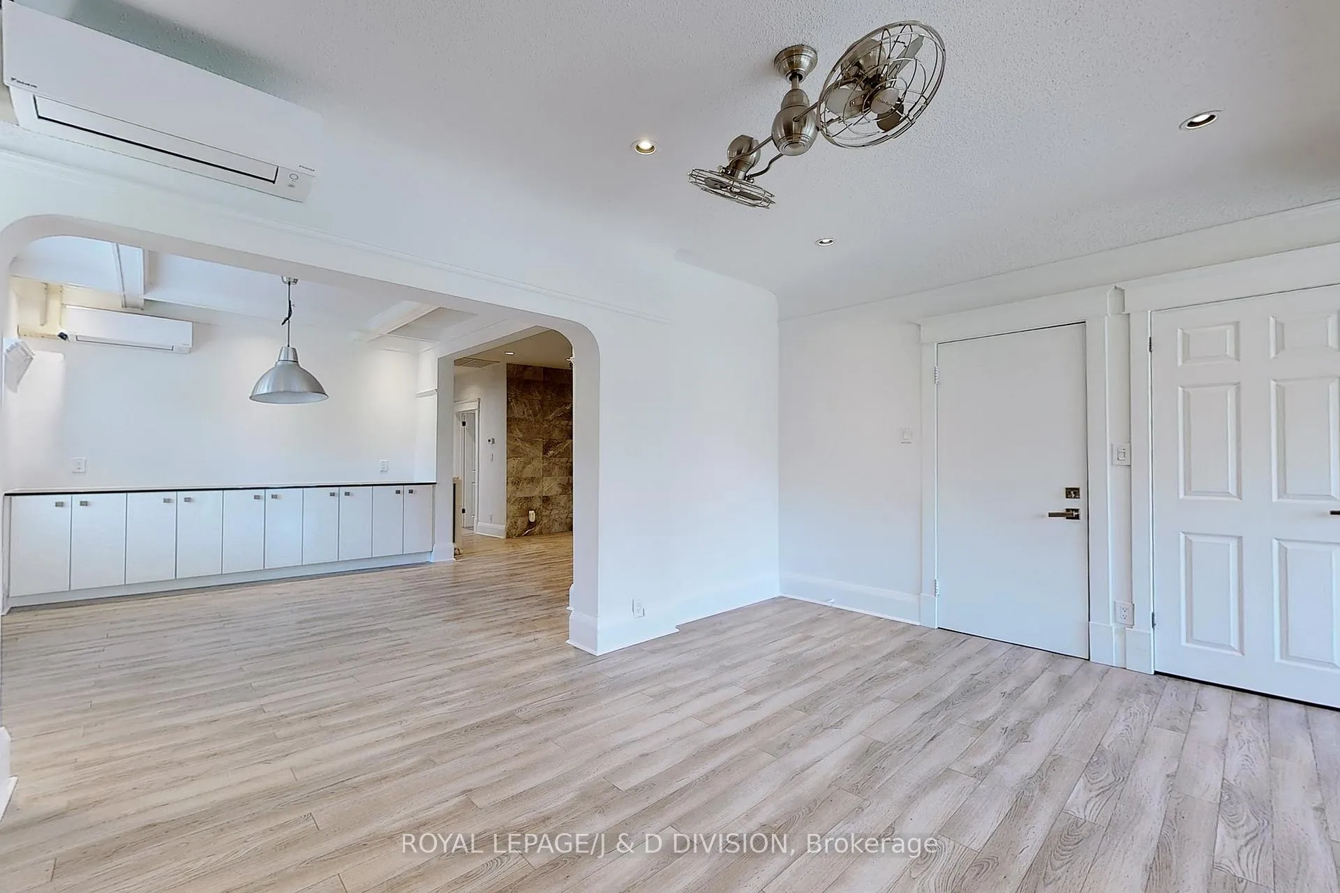 Photo 11 of Unit Upper, 17 Humewood Drive, Toronto, Humewood-Cedarvale — HOMEH