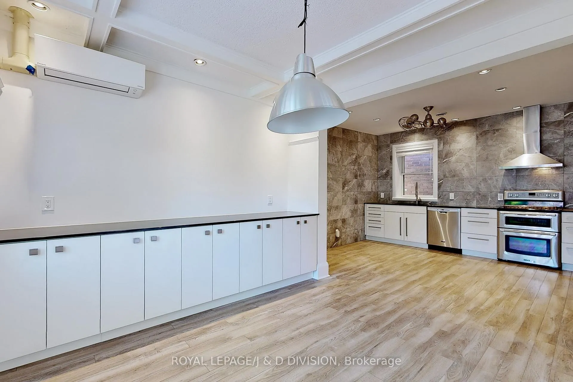 Photo 14 of Unit Upper, 17 Humewood Drive, Toronto, Humewood-Cedarvale — HOMEH