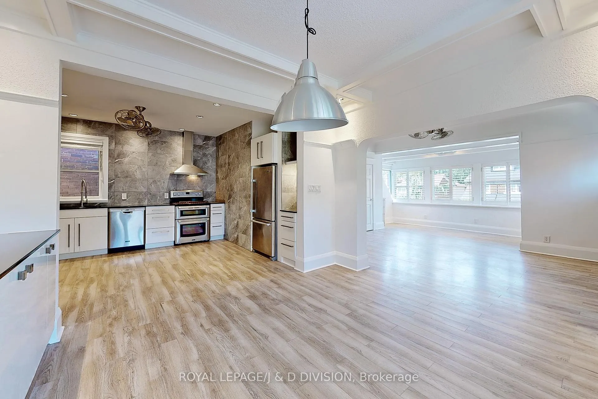 Photo 15 of Unit Upper, 17 Humewood Drive, Toronto, Humewood-Cedarvale — HOMEH