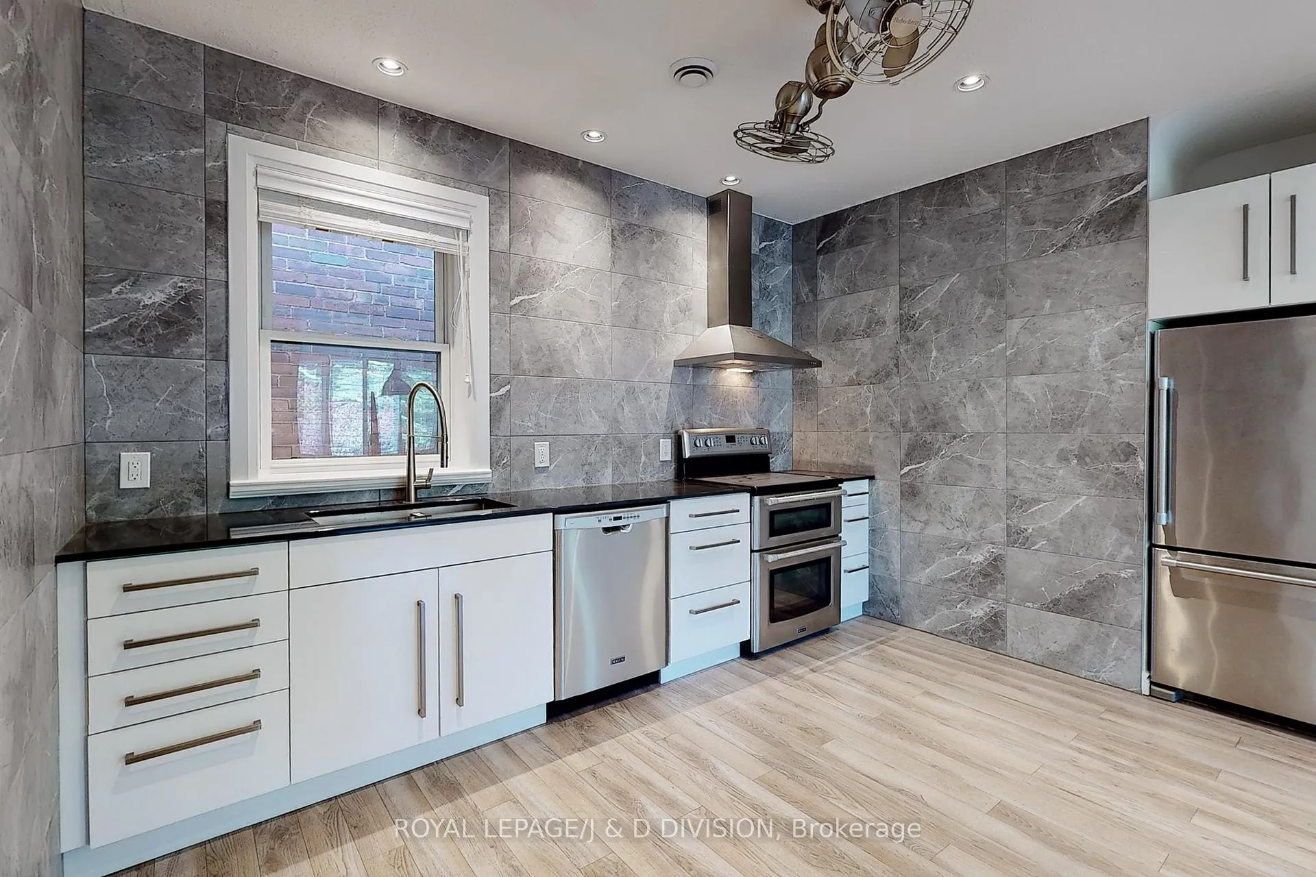 Photo 18 of Unit Upper, 17 Humewood Drive, Toronto, Humewood-Cedarvale — HOMEH