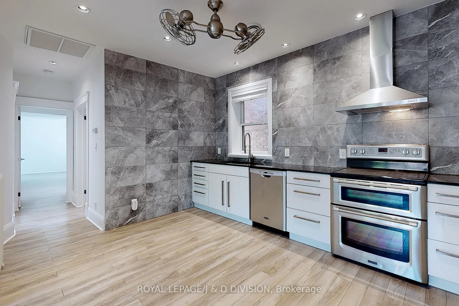 Photo 19 of Unit Upper, 17 Humewood Drive, Toronto, Humewood-Cedarvale — HOMEH