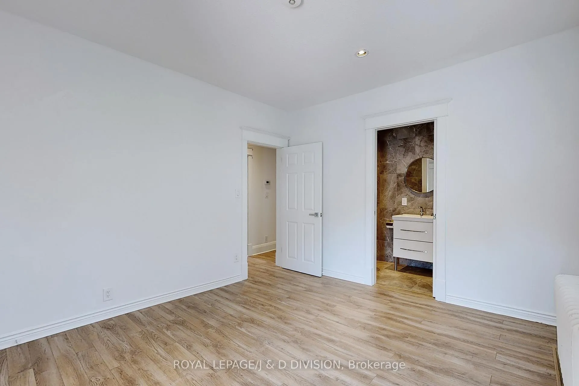 Photo 24 of Unit Upper, 17 Humewood Drive, Toronto, Humewood-Cedarvale — HOMEH