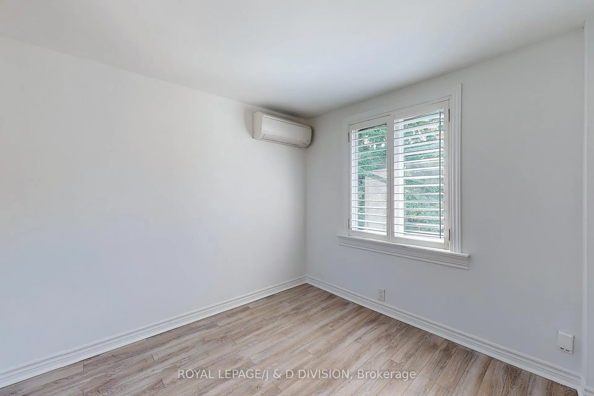 Photo 26 of Unit Upper, 17 Humewood Drive, Toronto, Humewood-Cedarvale — HOMEH