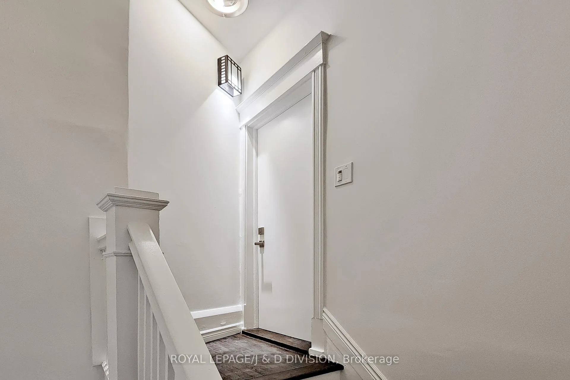 Photo 35 of Unit Upper, 17 Humewood Drive, Toronto, Humewood-Cedarvale — HOMEH