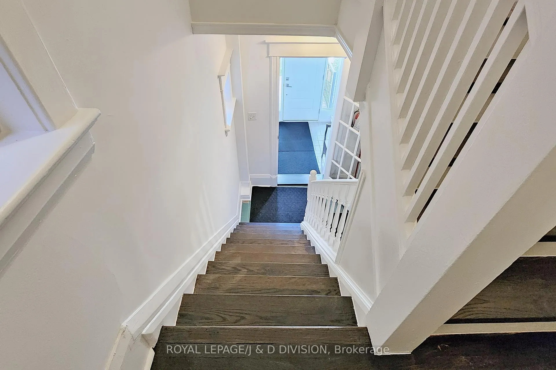 Photo 37 of Unit Upper, 17 Humewood Drive, Toronto, Humewood-Cedarvale — HOMEH